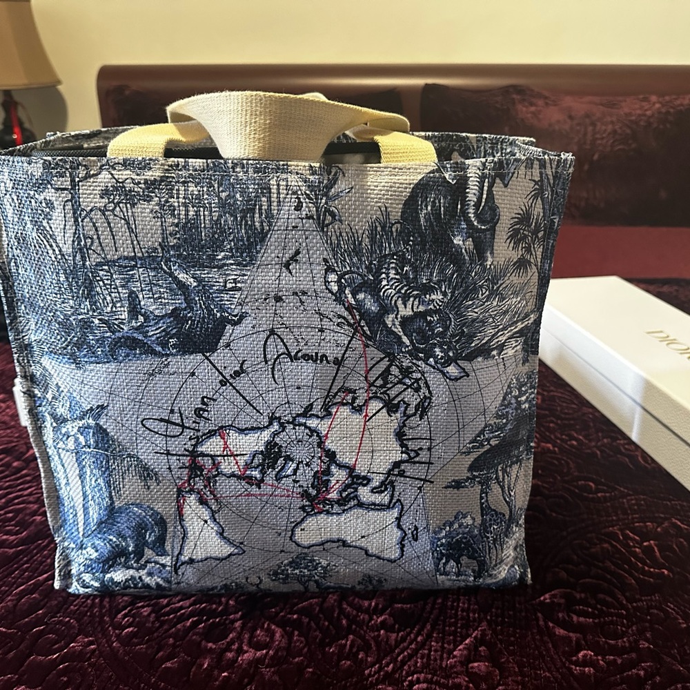 Christian Dior Platinum/Gold Welcome Gift - Picture 8 of 8